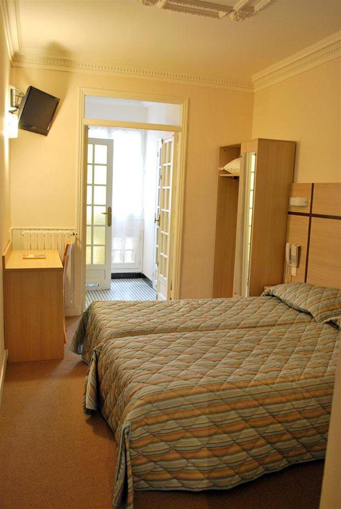 Comfort Hotel Au Firmament Asnieres-Sur-Seine Bagian luar foto