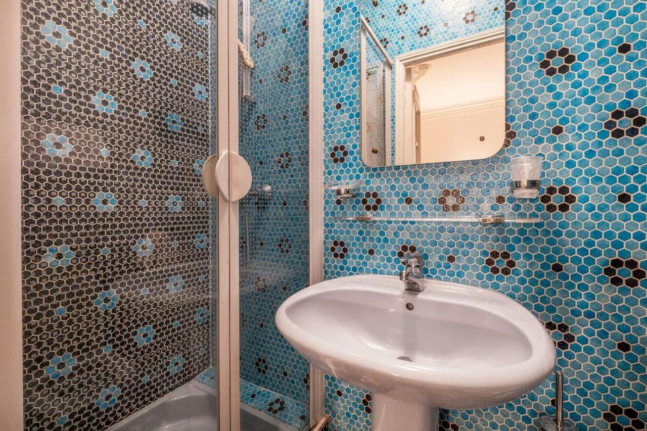 Comfort Hotel Au Firmament Asnieres-Sur-Seine Bagian luar foto