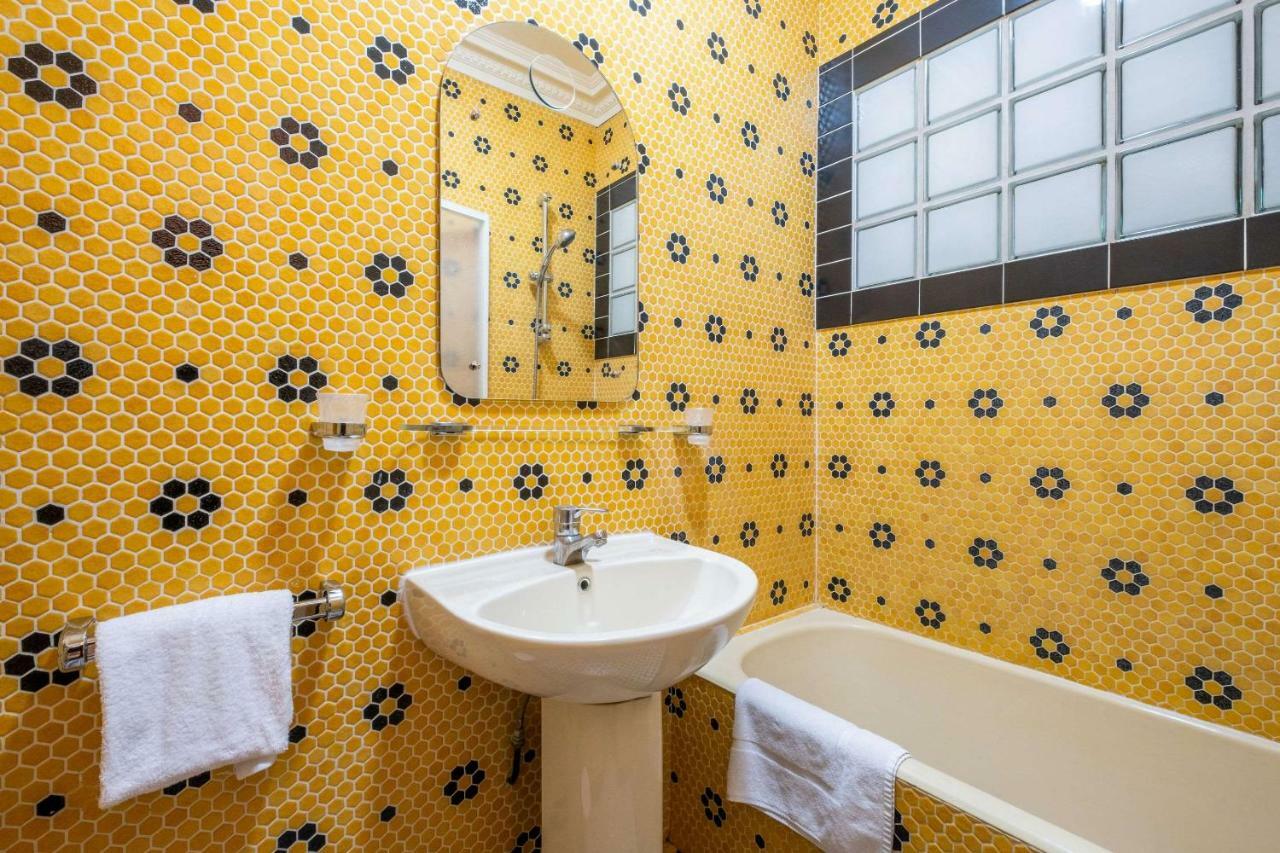 Comfort Hotel Au Firmament Asnieres-Sur-Seine Bagian luar foto